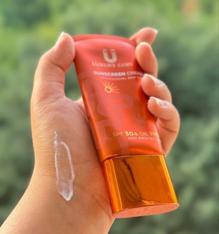 کرم ضد آفتاب SPF30 وSPF50 لاکچری کوین